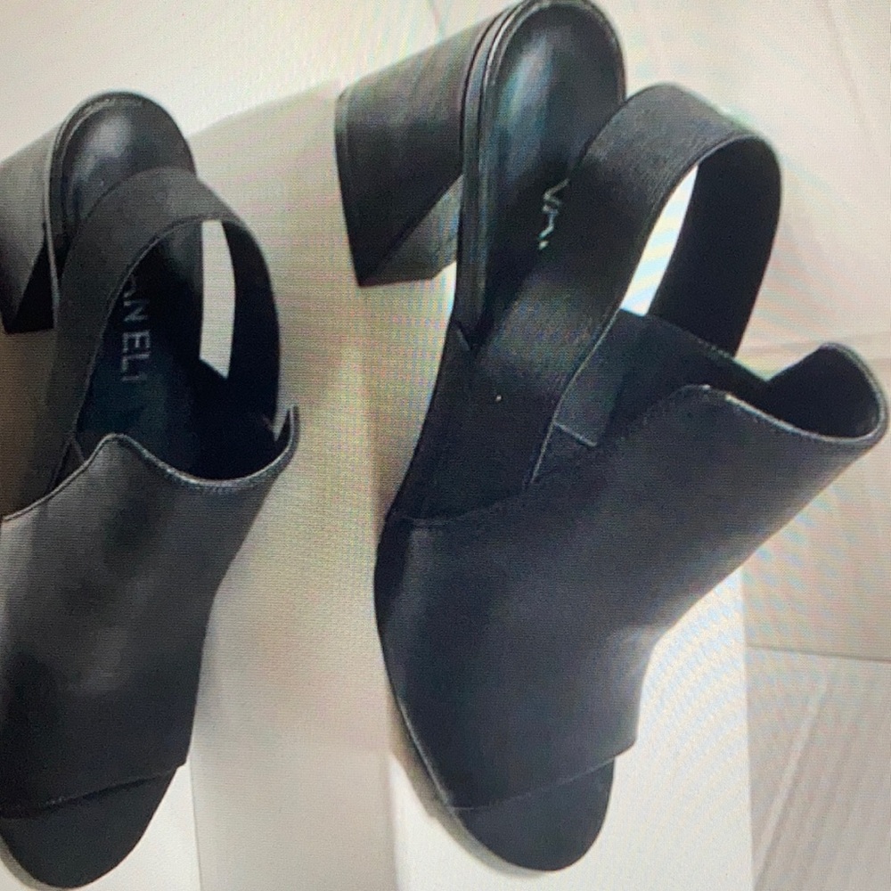Vaneli Leather And elastic strap sandals